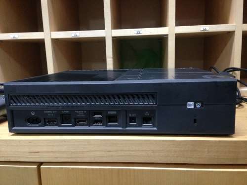 Limited Edition Halo 5 : Xbox One 1TB Console