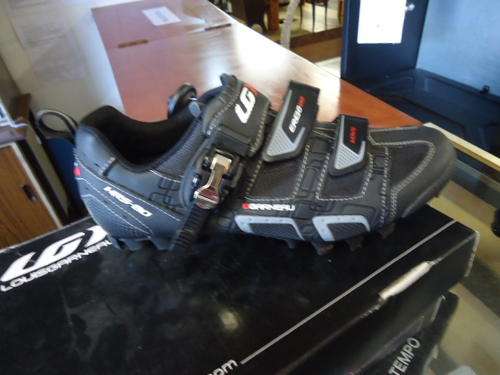 GARNEAU CYCLING SHOES BLACK - IN BOX SIZE 44 -MINT CONDITION