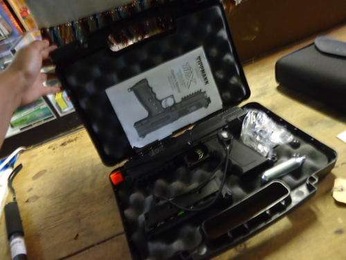 TIPPMANN TIPX PAINTBALL GUN IN BLACK CASE