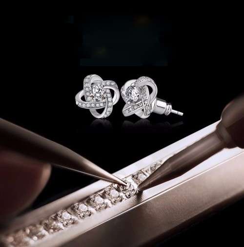 SILVER CRYSTAL ZIRCONIA STUD EARRINGS