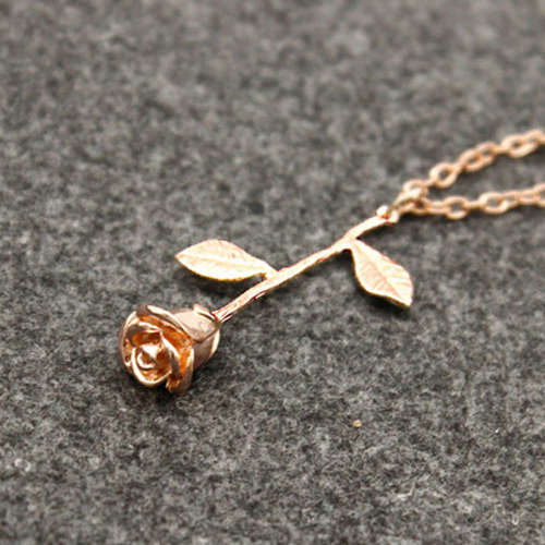 CHARMING ROSE PENDANT AND CHAIN - ROSEGOLD PLATED