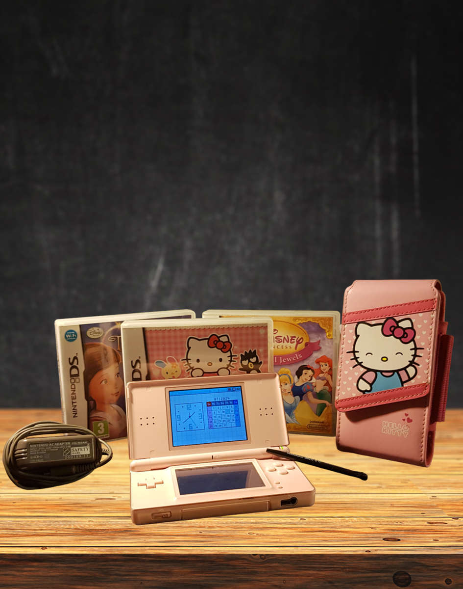 Nintendo DS Lite Coral Pink in Hello Kitty Case in Hello Kitty Case and 3 Games - Great Condition