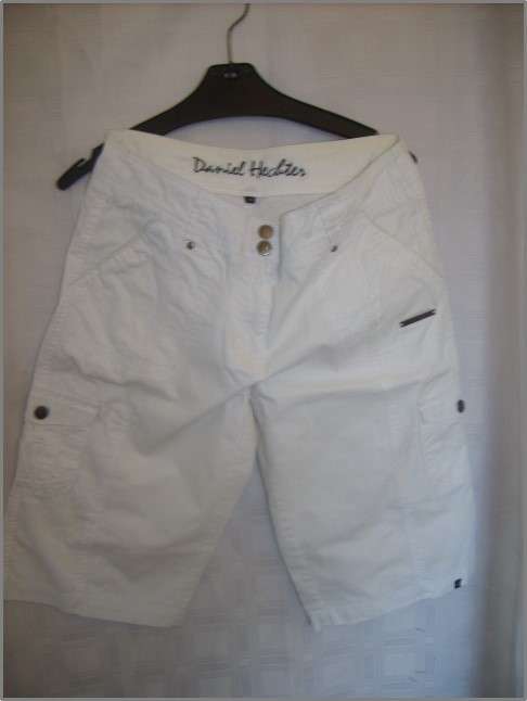 Daniel Hechter knee length short; white; size 33