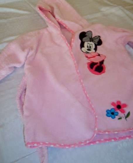 Cute gown with Minnie Mouse detail. 18 - 24 months