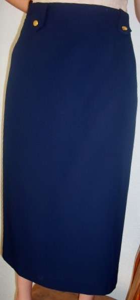 NAVY  BLUE PENCIL SKIRT. SIZE 18. AS NEW