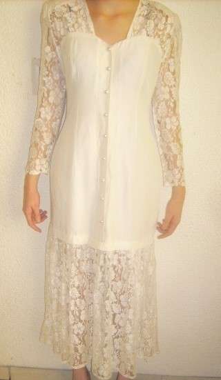 OFF WHITE DRESS WITH LACE INSERT. SIZE 12. CONDITION VERY GOOD