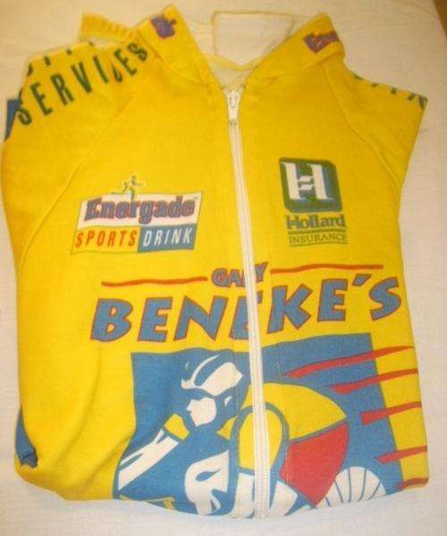 CYCLING SHIRT. SIZE M. CONDITION VERY GOOD