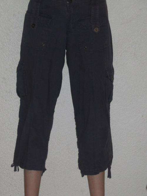3/4 CHARCOAL PANTS. SIZE 10.   CONDITION VERY GOOD