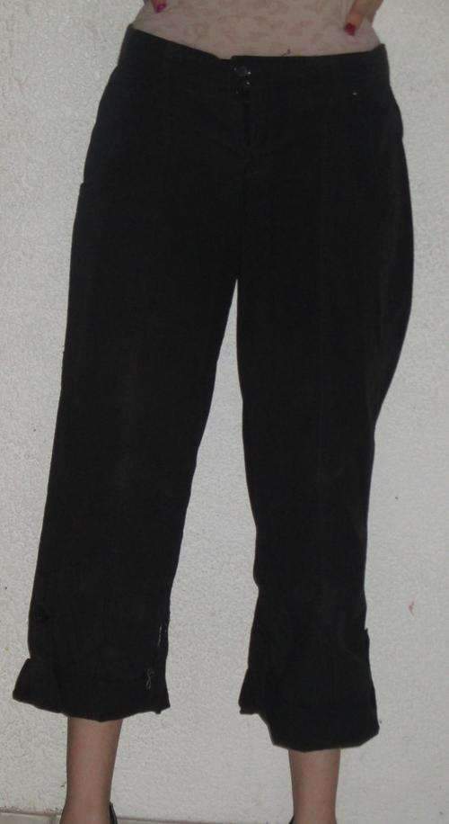 3/4 BLACKL PANTS. SIZE 10. WOOLWORTHS.  CONDITION VERY GOOD