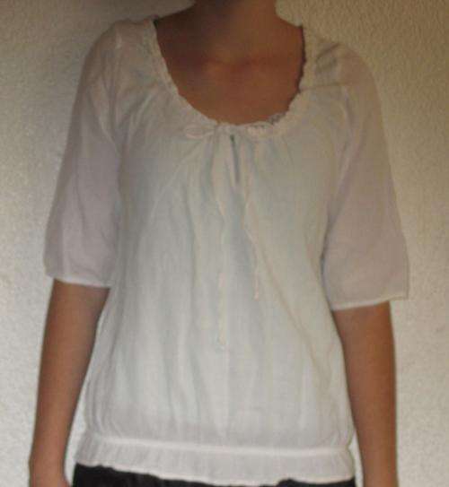 WHITE GYPSY SHIRT. SIZE MEDIUM. AS NEW