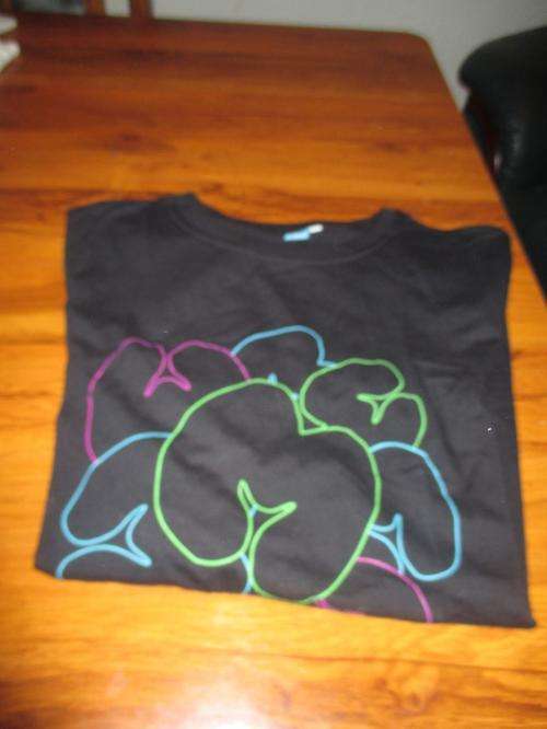 SLOGAN TSHIRT. SIZE XLARGE. CONDITION VERY GOOD.