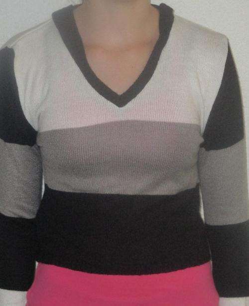 STRIPED KNITTED HOODY. SIZE LARGE. CONDITION VERY GOOD