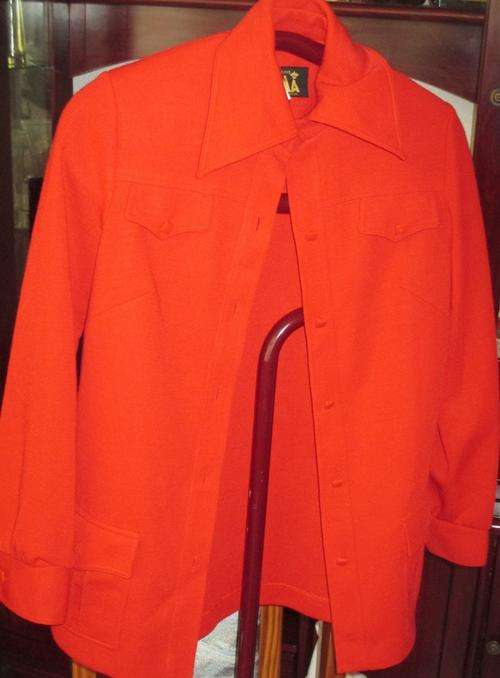 RED STRETCH JACKET. SIZE 10. CONDITION VERY GOOD