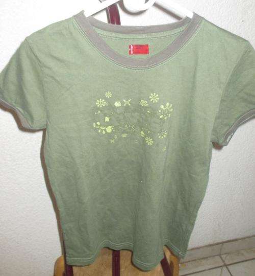 KHAKI GREEN LEVI T. SIZE LARGE. AS NEW