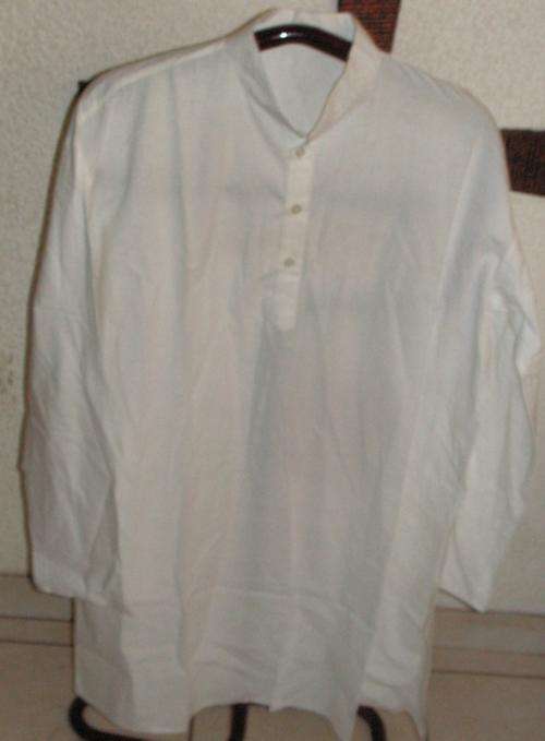 WHITE KAFTAN SHIRT. SIZE XL. CONDITION: VERY GOOD