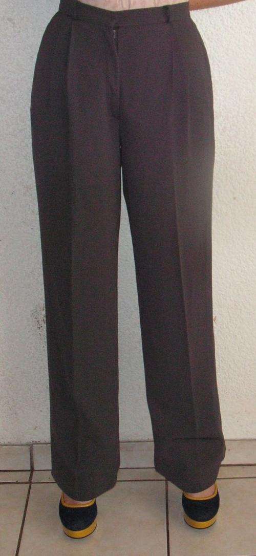 CHARCOAL GREEN CLASSIC FIT PANTS. DANIEL HECHTER. SIZE 34. AS NEW