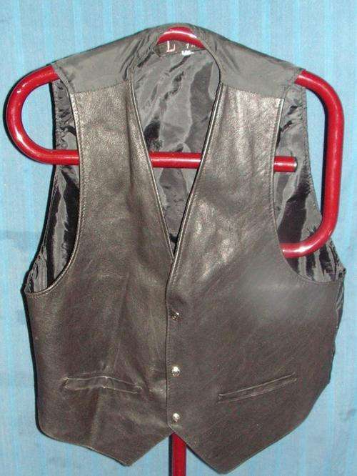 WAISTCOAT WITH FRONT LEATHER. XLARGE. CONDITION: VERY GOOD