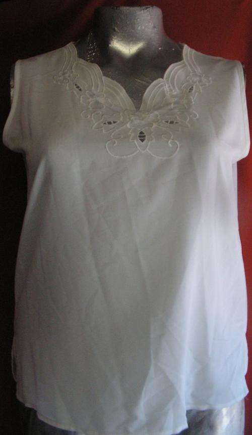 EMBROIDED SLEEVELESS SHIRT. SIZE EXTRA LARGE.. CONDITION: AS NEW