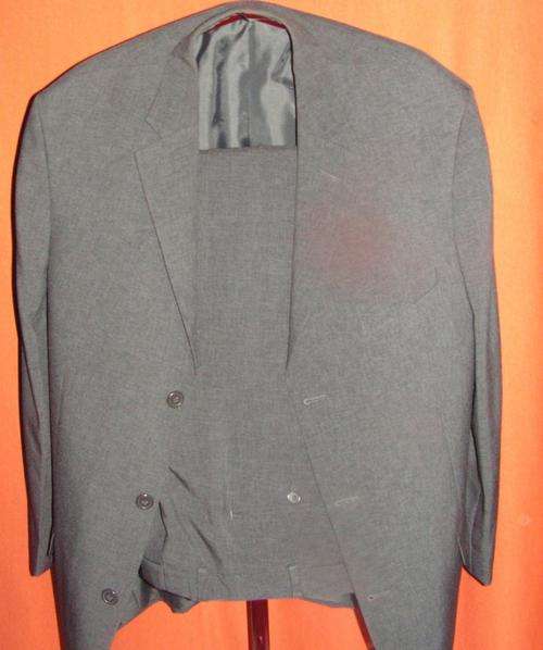CHARCOAL WOOLWORTHS SUIT. CONDITION: AS NEW. SIZE 38