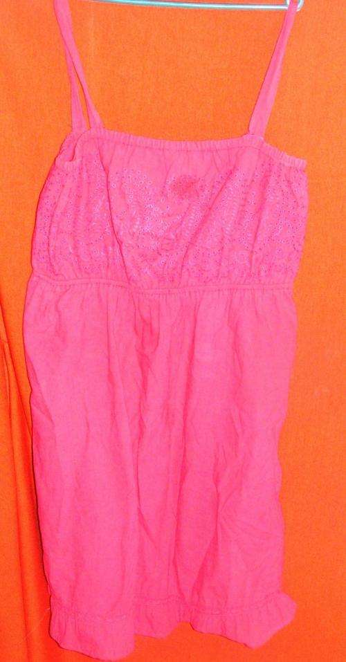 TSHIRT & DENIM DRESS. SIZE 42. CONDITION:  GOOD. NO BELT