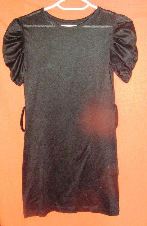 BLACK LONGER LENGTH KNITTED TOP. SIZE SMALL..NO BELT. CONDITION: AS NEW.