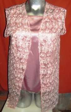 SHORT SLEEVE PINK LACE JACKET. SIZE 18/20. CONDITION: AS NEW