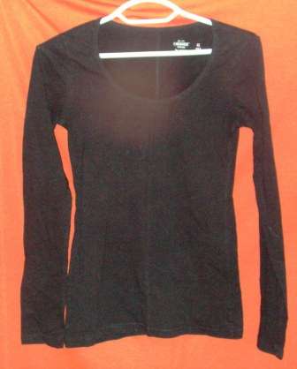 BLACK LONG SLEEVE T. CHEROKEE. SIZE SMALL. CONDITION: AS NEW