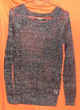 BLACK & SILVER KNIT LONG SLEEVE TOP. REAL CLOTHING. SIZE SMALL. CONDITION: AS NEW