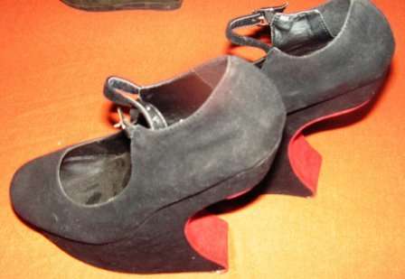 FUNKY A SHAPE WEDGE HIGH HEEL SHOES BLACK. INTERNATIONAL BRAND. SIZE 5. AS NEW