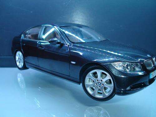 BMW 330i 1:18 Diecast Scale Model
