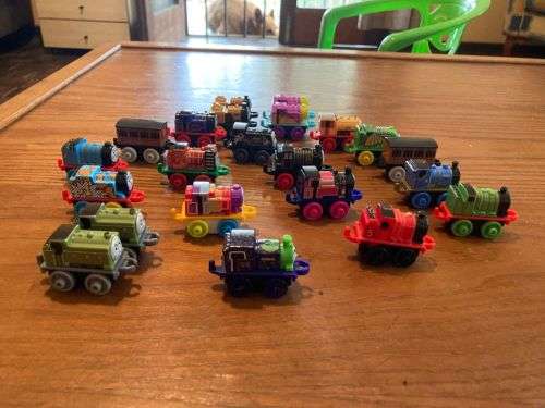 THOMAS AND FRIENDS MINIS