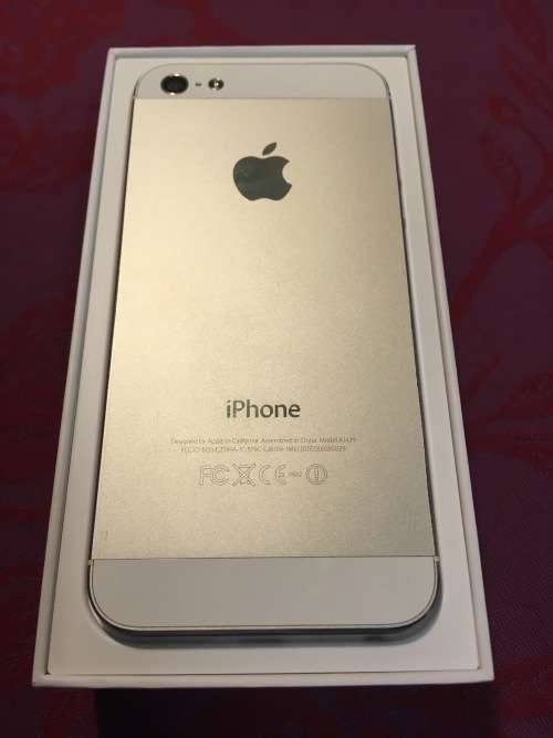 iPhone 5 Silver (Great Condition)