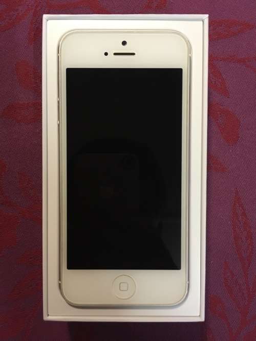 iPhone 5 Silver (Great Condition)