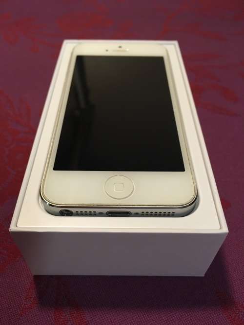 iPhone 5 Silver (Great Condition)
