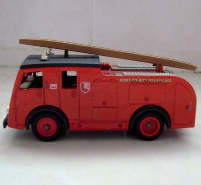 Vintage  "Days Gone"  Essex  County   Fire  Brigade  by  Lledo