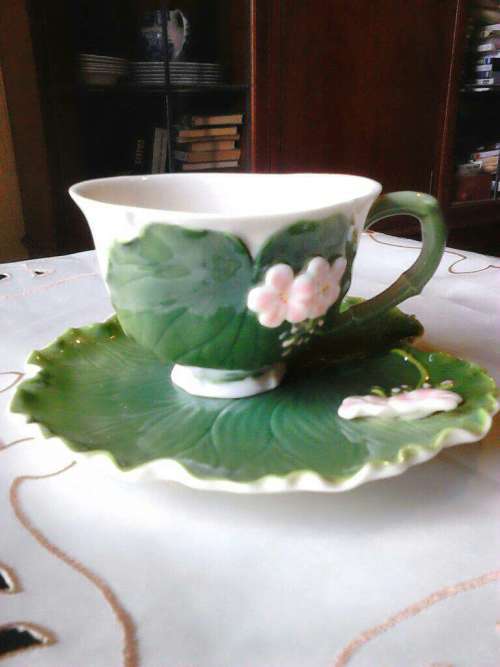 UNUSUAL 2 CUP TEA SET WITH TEAPOT & SPOONS