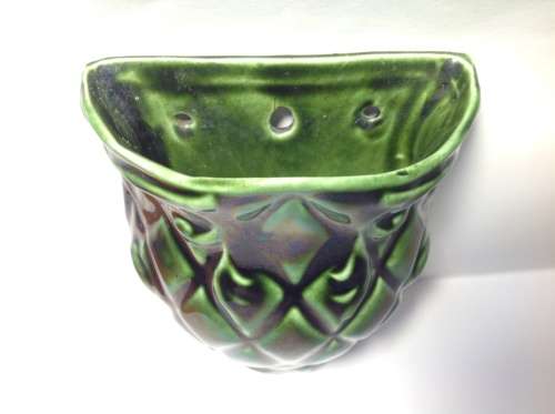 VINTAGE LUCIA WARE CERAMIC WALL POCKET VASE LOT 19