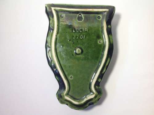 VINTAGE LUCIA WARE CERAMIC WALL POCKET VASE LOT 19