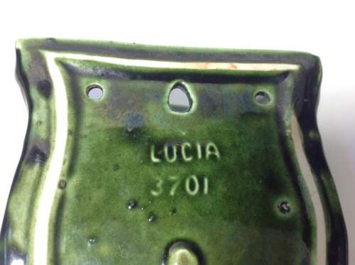 VINTAGE LUCIA WARE CERAMIC WALL POCKET VASE LOT 19