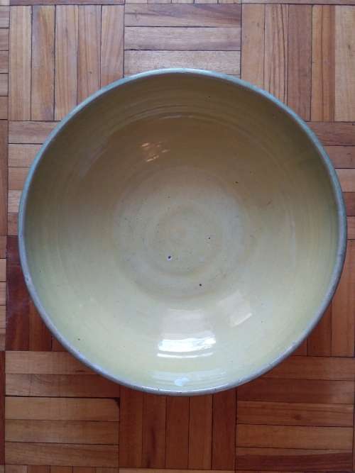 50% OFF LOT 15: VINTAGE CONRAND RAND CERAMICS LARGE CREAM-COLOURED / TURQUOISE BOWL + FREE GIFT