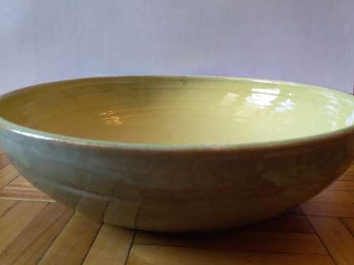 50% OFF LOT 15: VINTAGE CONRAND RAND CERAMICS LARGE CREAM-COLOURED / TURQUOISE BOWL + FREE GIFT