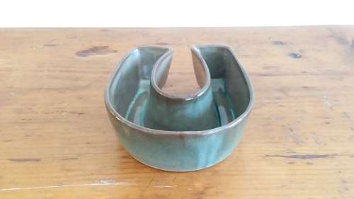 50% OFF LOT 39: VINTAGE GLOBE WARE UNIQUE HORSESHOE SHAPED TROUGH VASE + FREE GIFT