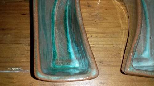 50% OFF LOT 39: VINTAGE GLOBE WARE UNIQUE HORSESHOE SHAPED TROUGH VASE + FREE GIFT