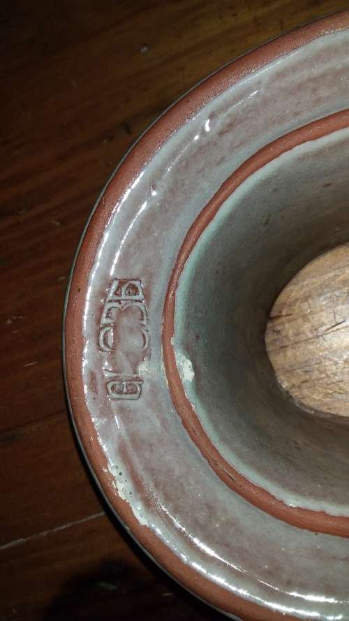 50% OFF LOT 39: VINTAGE GLOBE WARE UNIQUE HORSESHOE SHAPED TROUGH VASE + FREE GIFT