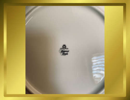 LOT 92: VINTAGE 58 PIECE HUGUENOT ROYALE FINE CHINA DINNER SET