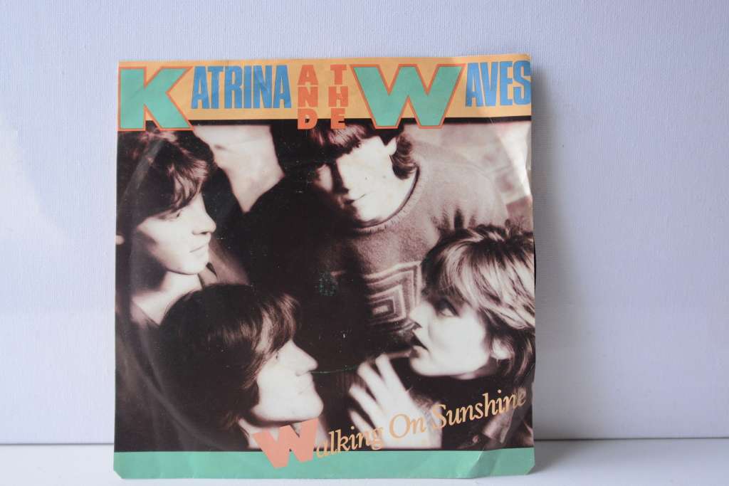 KATRINA AND THE WAVES - WALKING ON SUNSHINE - 7 SINGLE - VG+/EX