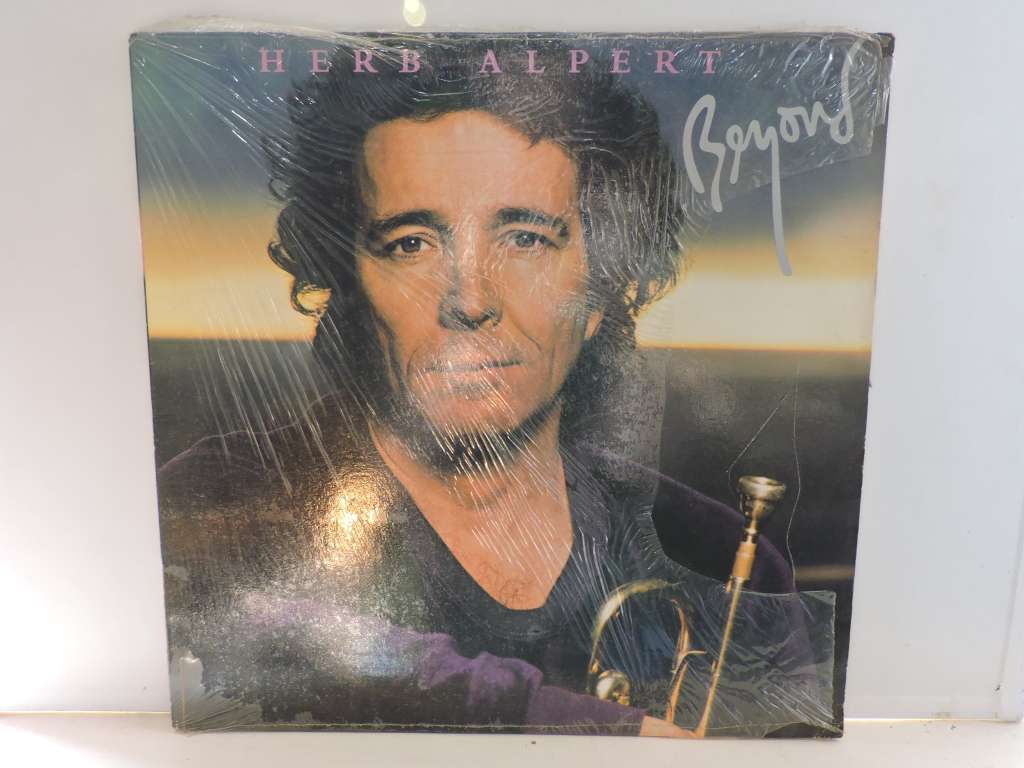 HERB ALBERT - BEYOND - VG+/VG+