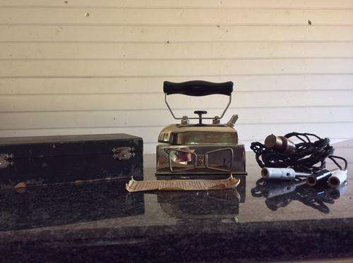 Degea Traveling Iron in excellent condition