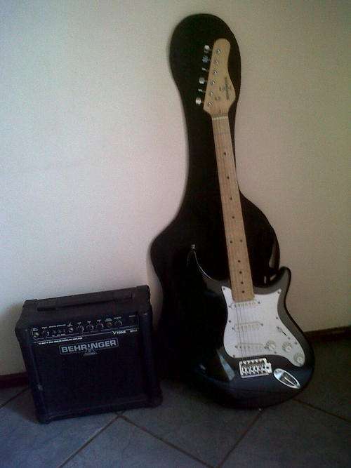 Electric Guitar Behringer+Amp