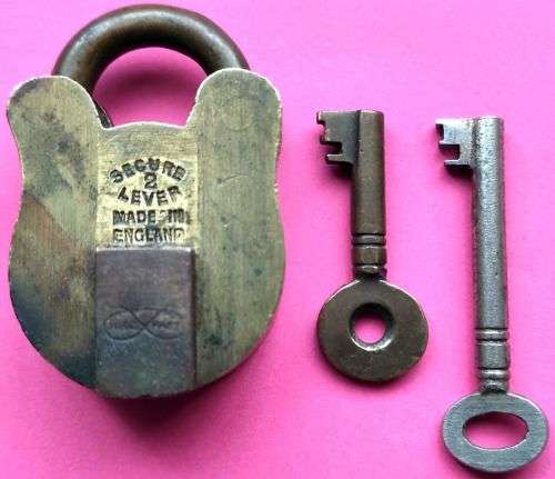 Brass vintage padlock + 2 keys